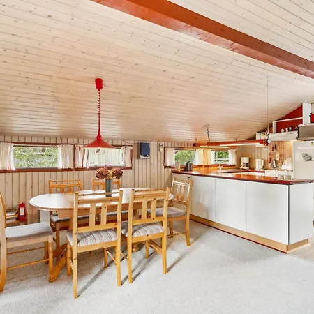 Authentic And Cosy With Enclosed Garden, Covered Terrace And Annex Just A Few Minutes Walk From The And Close To Forest And Ebeltoft