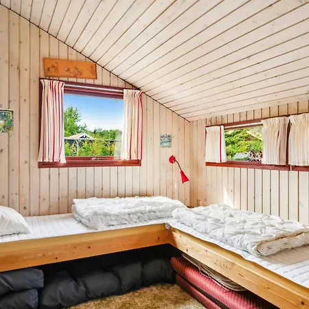 Authentic And Cosy With Enclosed Garden, Covered Terrace And Annex Just A Few Minutes Walk From The And Close To Forest And Ebeltoft