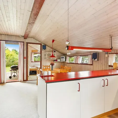 Authentic And Cosy With Enclosed Garden, Covered Terrace And Annex Just A Few Minutes Walk From The And Close To Forest And Ebeltoft