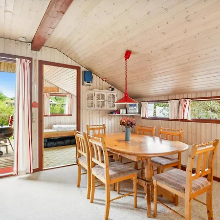 Casa de Férias Authentic And Cosy With Enclosed Garden, Covered Terrace And Annex Just A Few Minutes Walk From The And Close To Forest And Ebeltoft