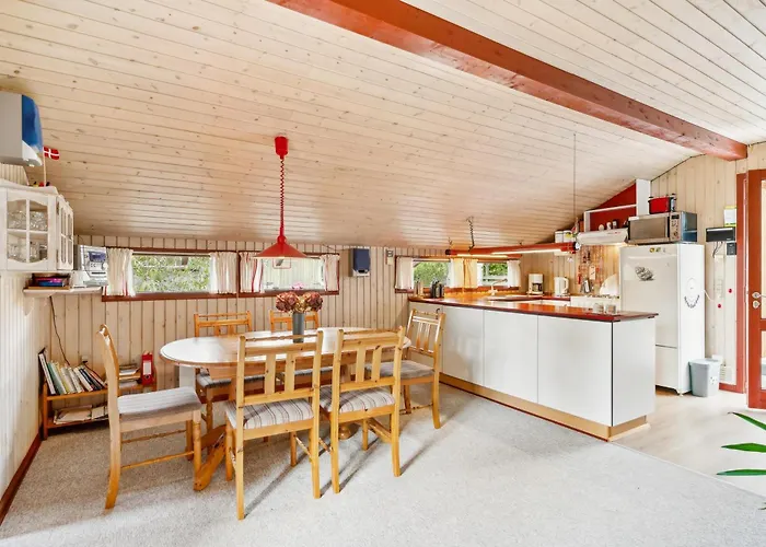 Authentic And Cosy With Enclosed Garden, Covered Terrace And Annex Just A Few Minutes Walk From The And Close To Forest And Ebeltoft