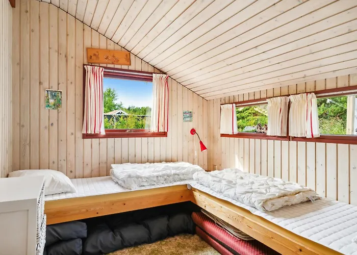 Authentic And Cosy With Enclosed Garden, Covered Terrace And Annex Just A Few Minutes Walk From The And Close To Forest And Ebeltoft