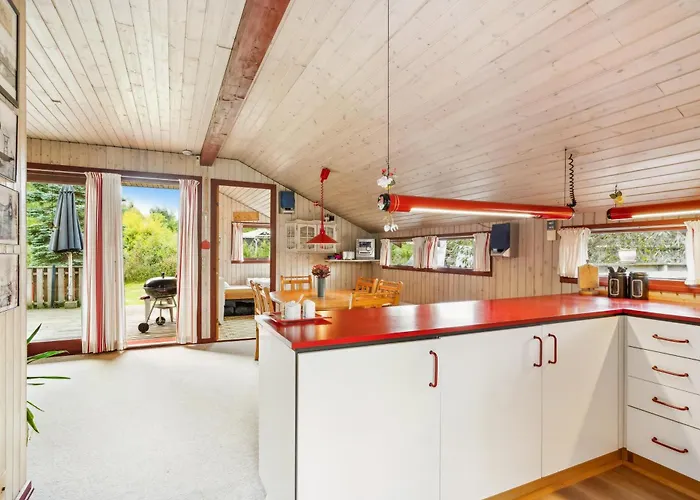 Authentic And Cosy With Enclosed Garden, Covered Terrace And Annex Just A Few Minutes Walk From The And Close To Forest And Ebeltoft